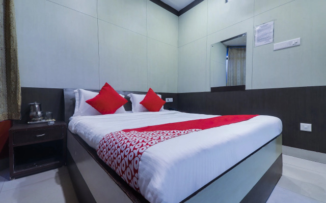 OYO 18369 Hotel Golden Peak