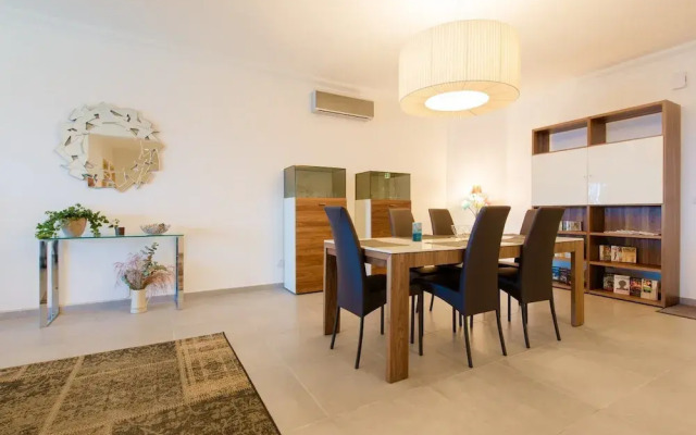 Seafront Luxury APT With Pool