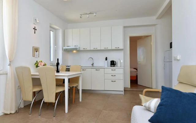Beach apartment VAMI with sea view