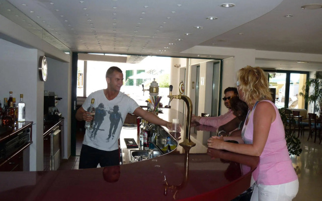 Elmi Suites Beach Hotel - All Inclusive
