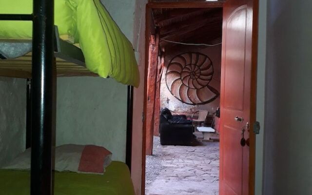 Yaalir At'mu - Hostel