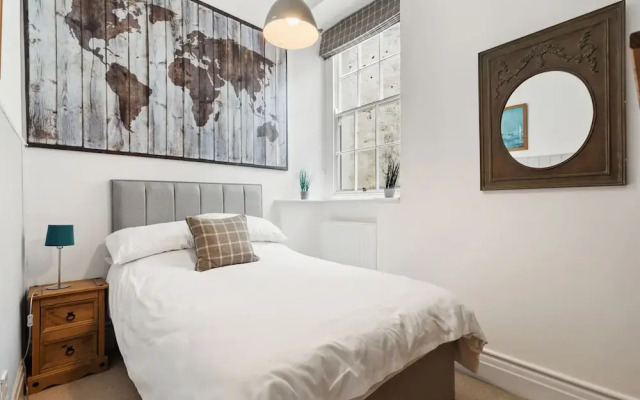 Laston Garden Apartment - Sea Views Large Terrace