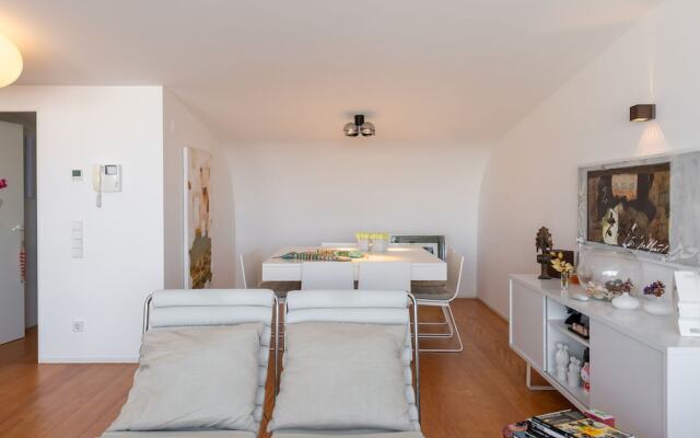 Lovely Apartment With Swimming Pool in Apúlia