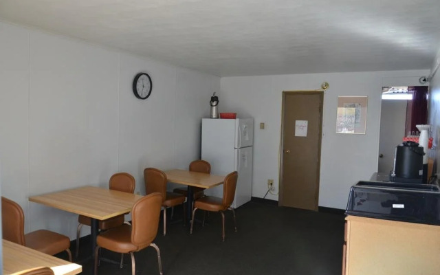 Red Carpet Inn & Suites Ebensburg