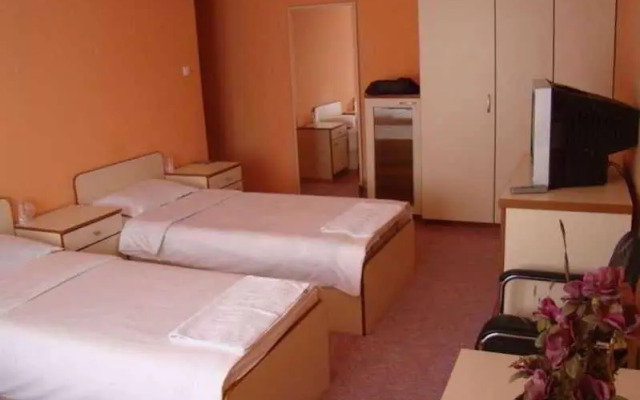 Ada Hotel