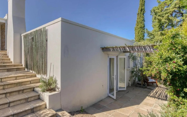 Explorer Guest House