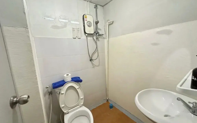 OYO 75472 GOTUM Hostel 2 & Money Exchange