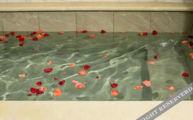 Mo Ni Tang Jia Hot Spring Inn