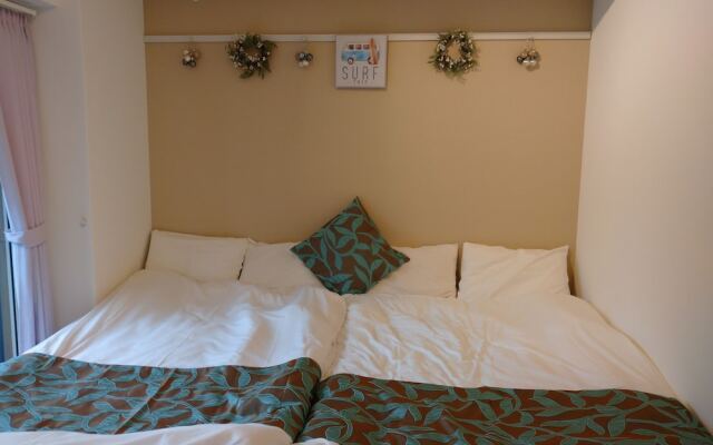 Lyon Doll Shinjuku Gyoen 401