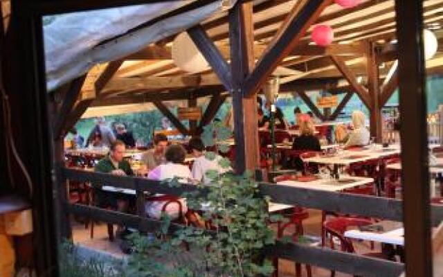 Camping-Hotel de Plein Air Les 2 Bois