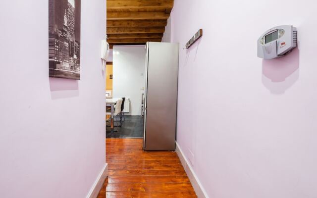 Apartamentos con patio junto a la catedral by Toledo AP