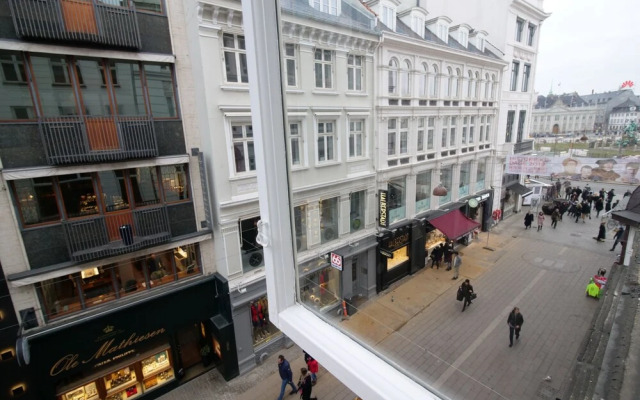 Sanders King - Smart 4-bdr Apt in City Center