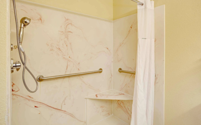 Days Inn Charleston East