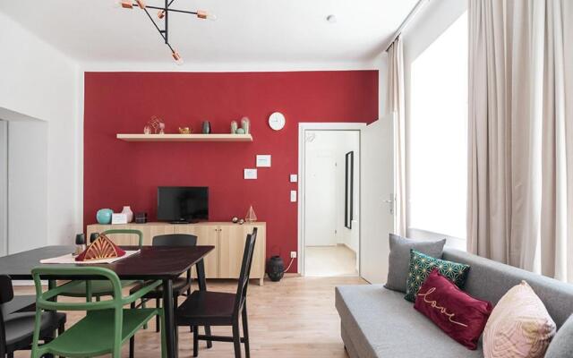 Colorful Apartment Facing Green Courtyard