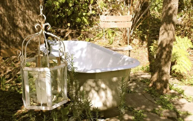 970 Lonely Bay Lodge