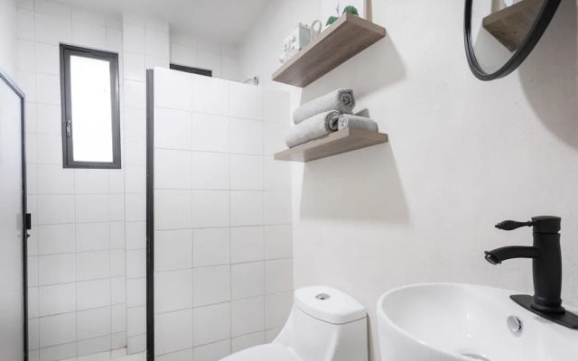 Bright & Stylish in Roma Condesa , Sleeps 7