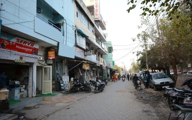 OYO 17133 Hotel Anmol