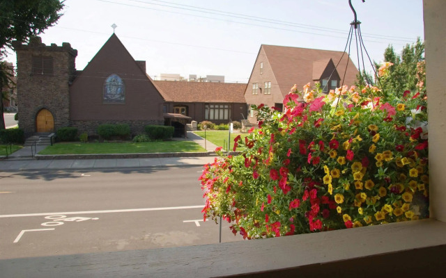 Rodeway Inn & Suites