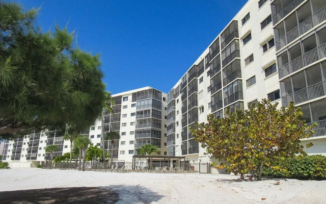 Carlos Pointe by RedAwning