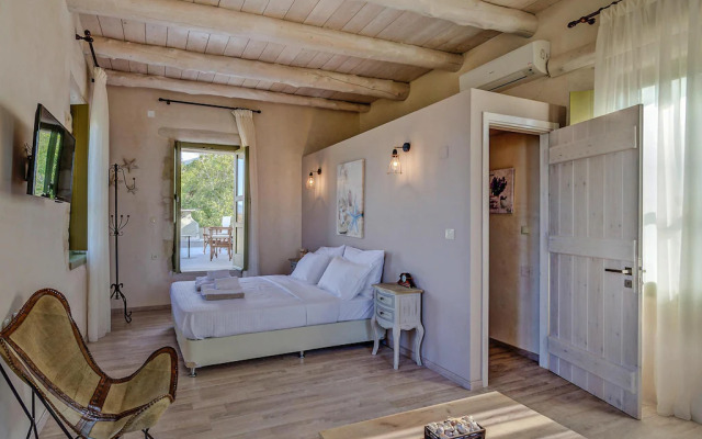 Holiday House, Castellos