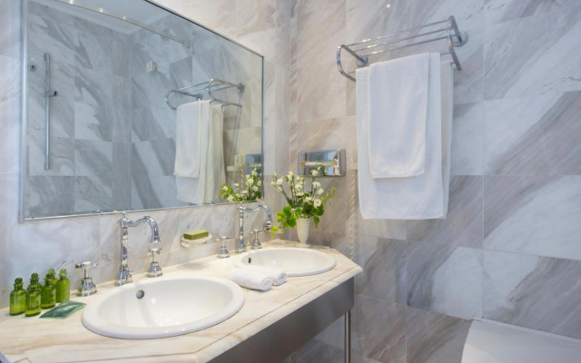 Dorion Hotel