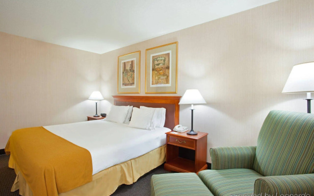 Holiday Inn Express Hotel & Suites Chicago-Midway Airport by IHG