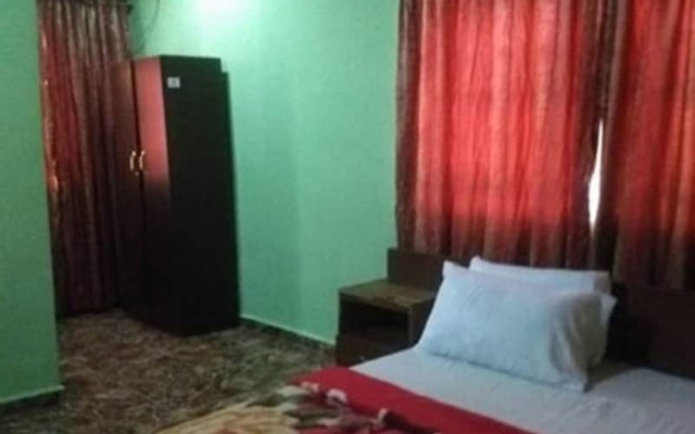 Sycamore Royals Hotel Jahi