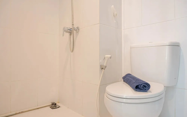 Homey with Private Lift 2BR Apartment at St. Moritz Puri near Mall – Bathroom – Jakarta