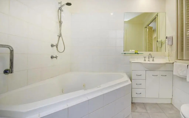 Aqualuna Beach Resort - Unit 25