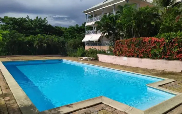 Charmant appartement en bord de mer avec piscine
