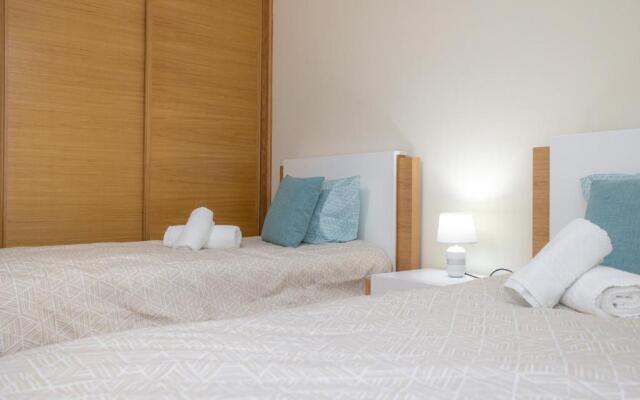 Buarcos Sunset Apartment by Rent4all