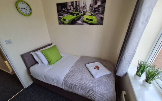 Cosy House with Parking RWC by Passionfruit Properties