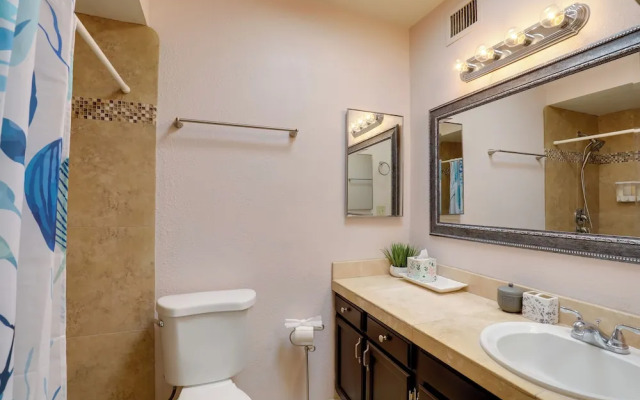 Sunny Tucson Townhome w/ Patio & Mountain Views!