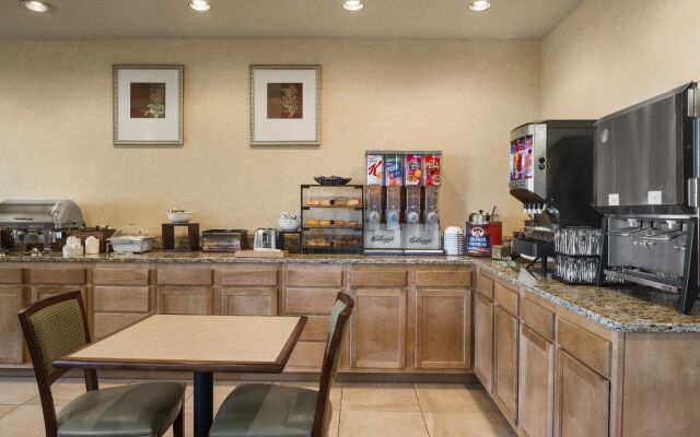 Country Inn & Suites by Radisson, Stevens Point, WI