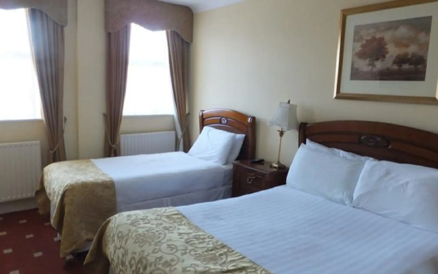 The Royal Hotel and Merrill Leisure Club