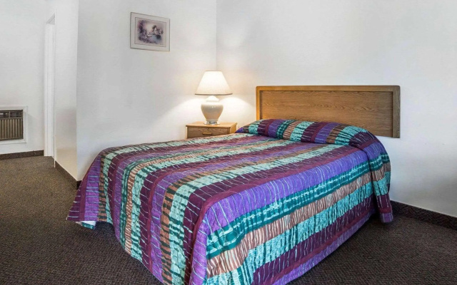 Rodeway Inn & Suites