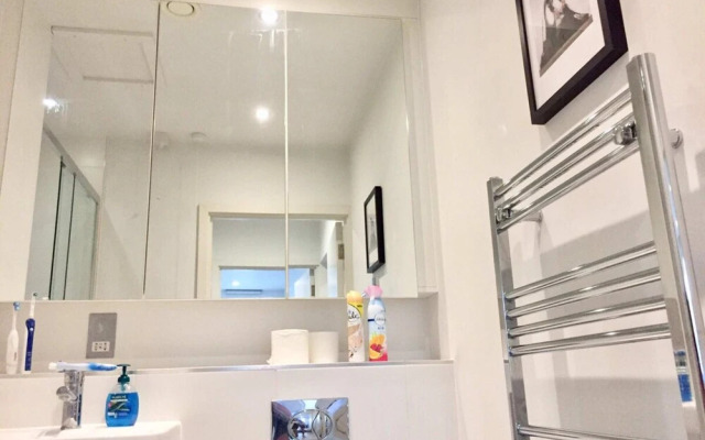 Modern 1 Bedroom Apartment in the City Centre