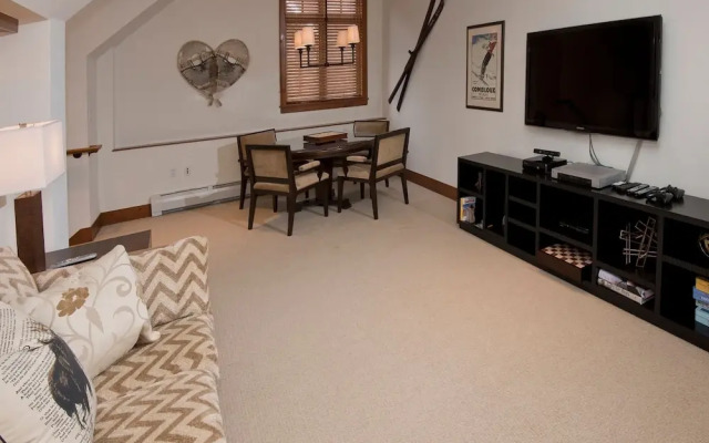 Lavish 3br 3.5ba Bachelor Gulch  Steps To Lifts 3 Bedroom Condo by RedAwning