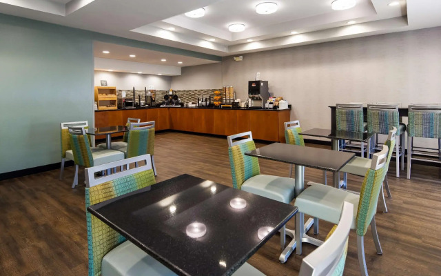 Spark by Hilton Smithfield I-95