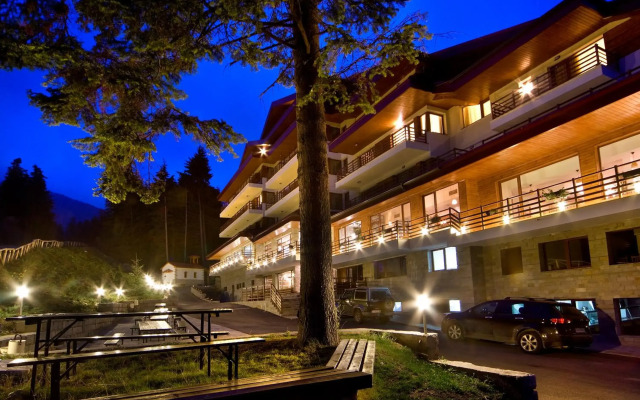 Yanakiev Club Hotel