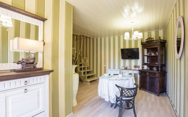 Hotel Tsvetochnaya 24