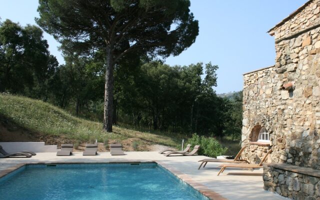 Modern House With Terrace, Near the Popular St. Maxime