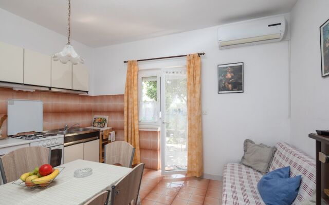 A1 - apt Near Beach With Patio, Parking and Grill