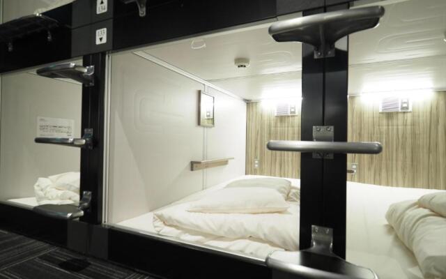 Leo Yu Capsule Hotel Nishifunabashi