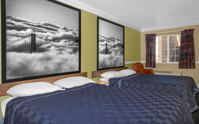 Super 8 By Wyndham Hayward Downtown
