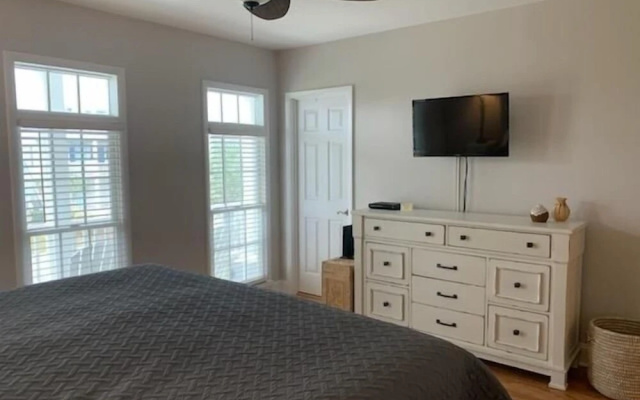 Absolute Bliss Private  4 Bedroom Home by RedAwning
