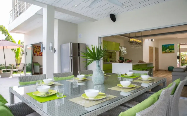 Beachside villa Mojito