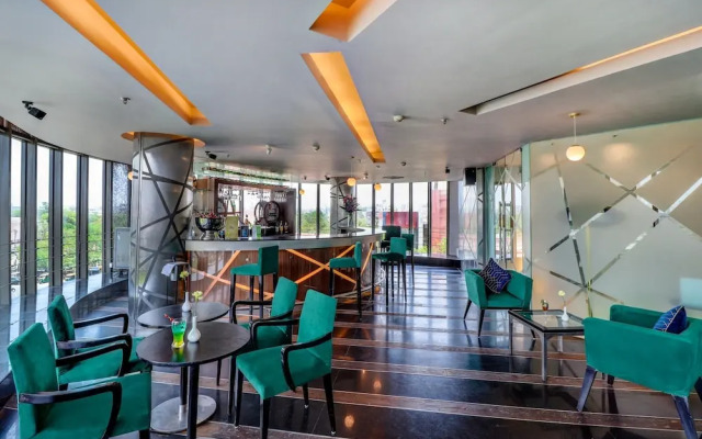 5 By Oyo Metropolitan