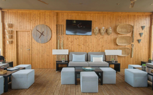 Hotel Oasis Salinas Sea