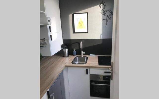 POILUS : Studio neuf avec PARKING